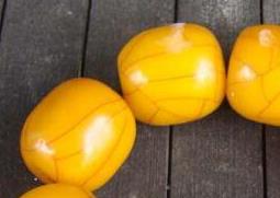 蜜蜡是什么形成的（蜜蜡是什么形成的呢）