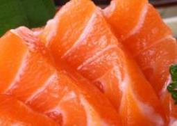 虹鳟鱼和三文鱼的区别（虹鳟鱼和三文鱼的区别能不能生吃）