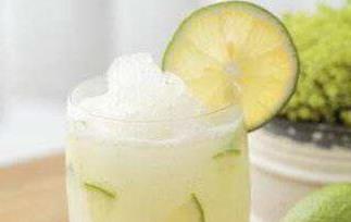 柠檬汁的功效与作用（甘蔗柠檬汁的功效与作用）