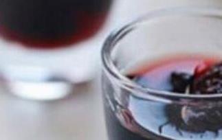 蚕桑子泡酒的功效与作用 枸杞蚕桑子泡酒的功效