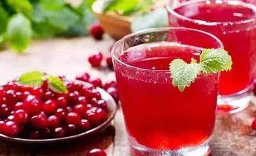 蔓越莓果汁的功效与作用及危害 蔓越莓汁的功效与作用及禁忌症