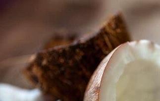椰子汁和椰子肉的功效与作用（椰子汁跟椰子肉有什么功效）