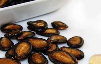 西瓜子的营养价值和功效作用（西瓜子的营养价值和功效作用是什么）