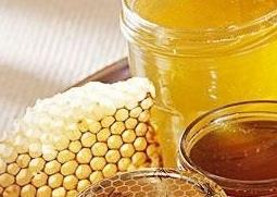 蜂蜜的功效与作用及食用方法（天然蜂蜜的功效与作用及食用方法）