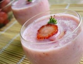 西瓜草莓奶昔的做法 草莓苹果奶昔的简单做法