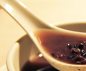黑豆紫米汤如何做（黑豆米汤怎么做）