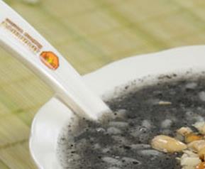 预防老花眼的常见食疗方法 怎样预防老花眼 预防老花眼可常吃这食物