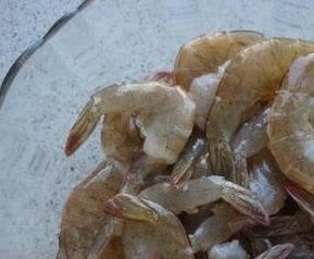大虾去除虾包和虾线的方法 大虾如何去除虾线