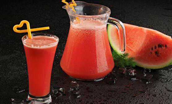 西瓜汁的功效与作用，西瓜汁的好处 西瓜汁有什么功效