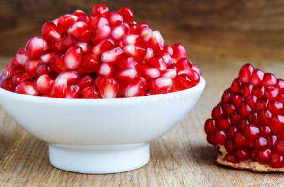 石榴籽能吃吗，石榴籽怎么吃好（石榴籽可以吃呢）