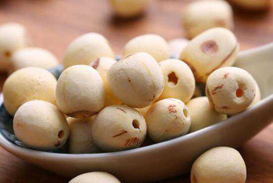 红莲子和白莲子的区别 吃莲子的好处