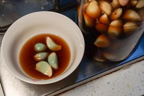 醋泡蒜子的功效与作用（醋泡蒜子的功效与作用及禁忌）