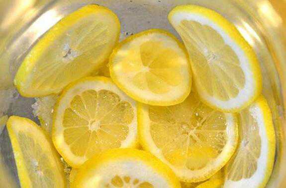 柠檬泡水喝的9大禁忌有哪些 柠檬泡水喝的9大禁忌有哪些东西
