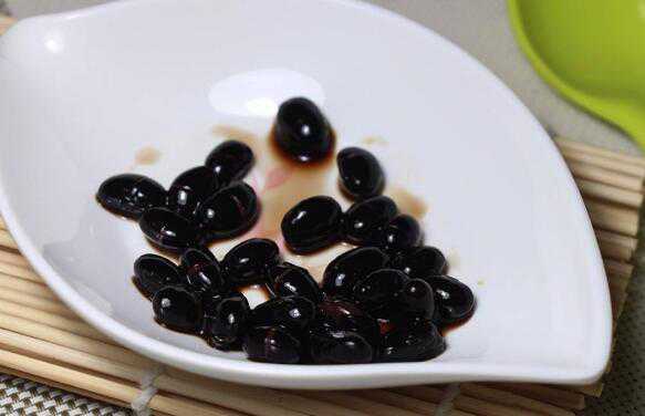 醋泡黑豆怎么吃，醋泡黑豆的做法 醋泡黑豆怎么食用方法