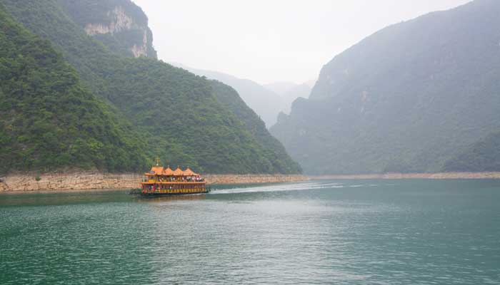 山峡大坝在长江的哪个部分