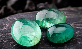 翡翠原石白雾(翡翠原石白雾出什么)