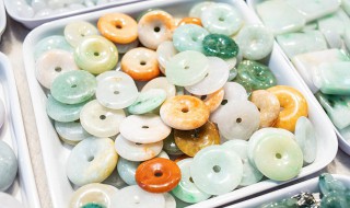 翡翠值多少钱(怎么知道自己的翡翠值多少钱)