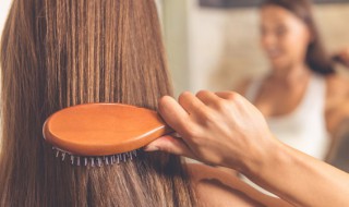 梳头的意思 三绺梳头的意思