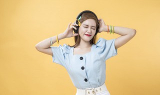 谁年少多金谁年少多病谁在电视上比着谁更不幸是什么歌