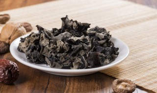 泡发的黑木隔天可吃吗（木耳泡多久不能吃）