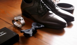 jk蝴蝶领结怎么扣到衣服上 jk蝴蝶领结扣怎么解开