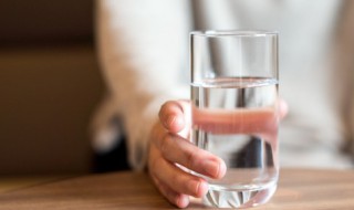 开水烫过塑料冷却后还有毒吗（塑料泡过开水冷却后会有毒吗）