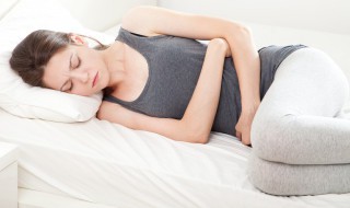 睡觉时蚊子在耳边响怎么解决(睡觉时蚊子在耳边响,朝自己打会进耳朵里吗)