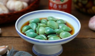 腊八蒜怎么腌制才能又脆又绿 腊八蒜怎么腌制才能又脆又绿用什么醋