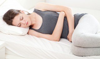 裸睡比穿衣服睡暖和吗（冬天穿睡衣睡觉好还是裸睡暖和）