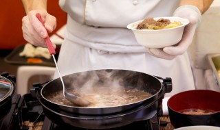 凉拌西葫芦丝用焯水吗 凉拌西葫芦丝要用水烫下吗