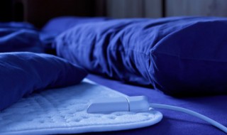 人在床上能开电热毯吗 人睡床上可以开电热毯吗