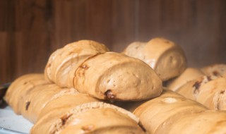 炸馒头片为什么沾水（为什么炸馒头片要过一下水）