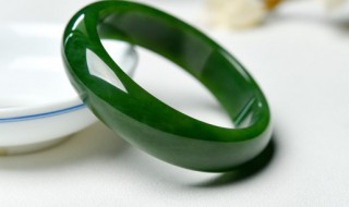 玉手镯怎么看好坏（羊脂白玉手镯怎么看好坏）