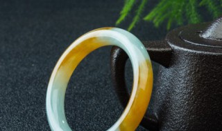 玉手镯注胶染色怎么辨别 怎么看翡翠手镯是不是注胶染色