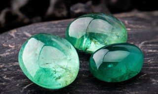 翡翠祖母绿与帝王绿（翡翠祖母绿与帝王绿原石）