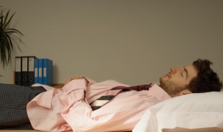 梦见风筝掉下来预示什么(女人梦见自己放风筝风筝掉下来了)