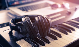 我开车开去LALA有很多妹妹平均年龄20来岁是什么歌