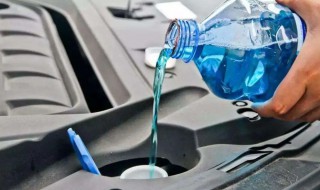 夏天可用自来水代替汽车玻璃水吗（夏天汽车玻璃水可以加自来水吗）
