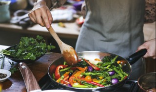 五花肉烧茄子怎样烧才好吃 五花肉红烧茄子的家常做法