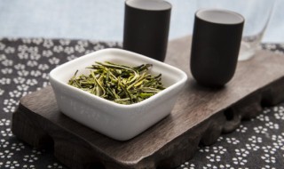 夏天喝红茶好还是绿茶好（夏天是喝红茶好还是喝绿茶好）