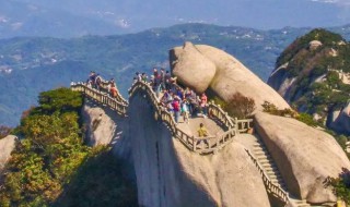 天柱山与衡山相比那个更值得一游（衡山和天门山哪个高）