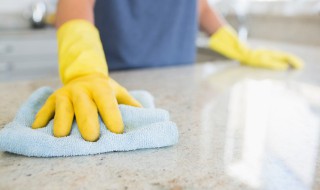 马克笔弄到塑料垫上如何清理 马克笔弄到塑料上怎么擦掉