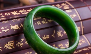 玉镯翡翠佩戴注意事项 玉手镯佩戴注意事项