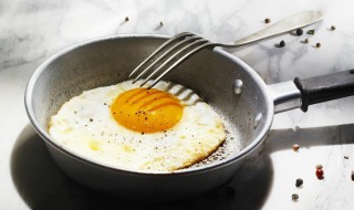 怎样煎一个漂亮的单面煎蛋（单面煎蛋怎么煎）