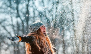 女人梦见大雪纷飞什么意思（梦见大雪纷飞是怎么回事）