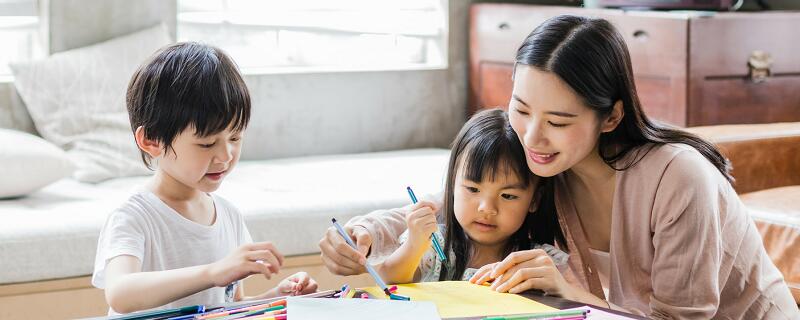 小孩子好奇心重的表现