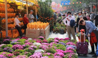 鲜花时间久了没花瓶怎么换水（花瓶养花水多久换一次）