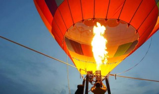 为什么热气球能够载人飞行 载人热气球飞行高度