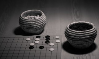 围棋的黑子比白子大吗（围棋黑子为什么比白子大）