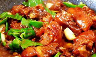 肘子肉炒青椒怎么做如何做好吃 尖椒炒肘子肉的家常做法
